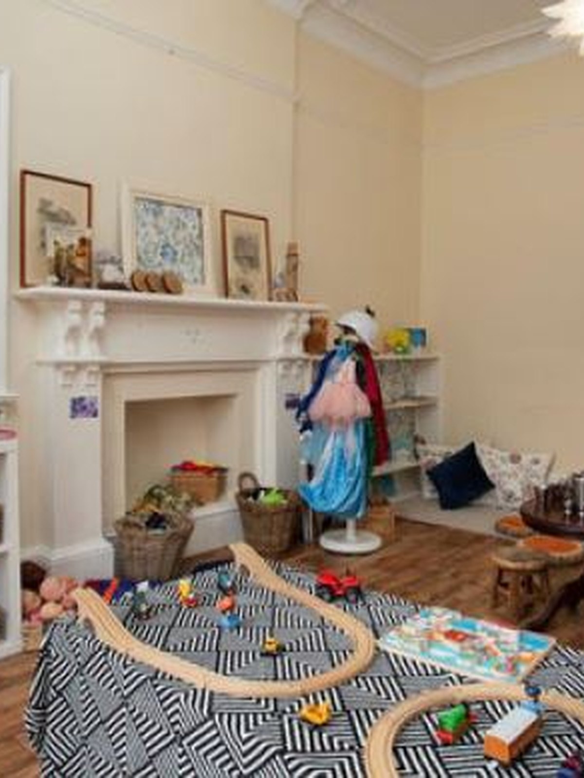 Children building with blocks at Bridge of Earn